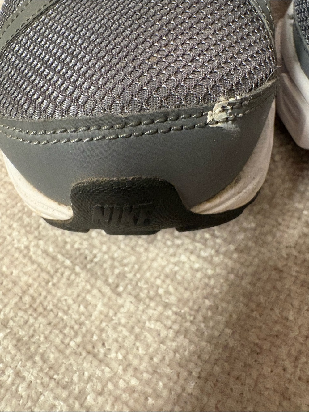 Nike Men’s Gray and Black DownShifter 5 Running Shoes with Orange Logo Size 9.5 - Picture 5 of 16